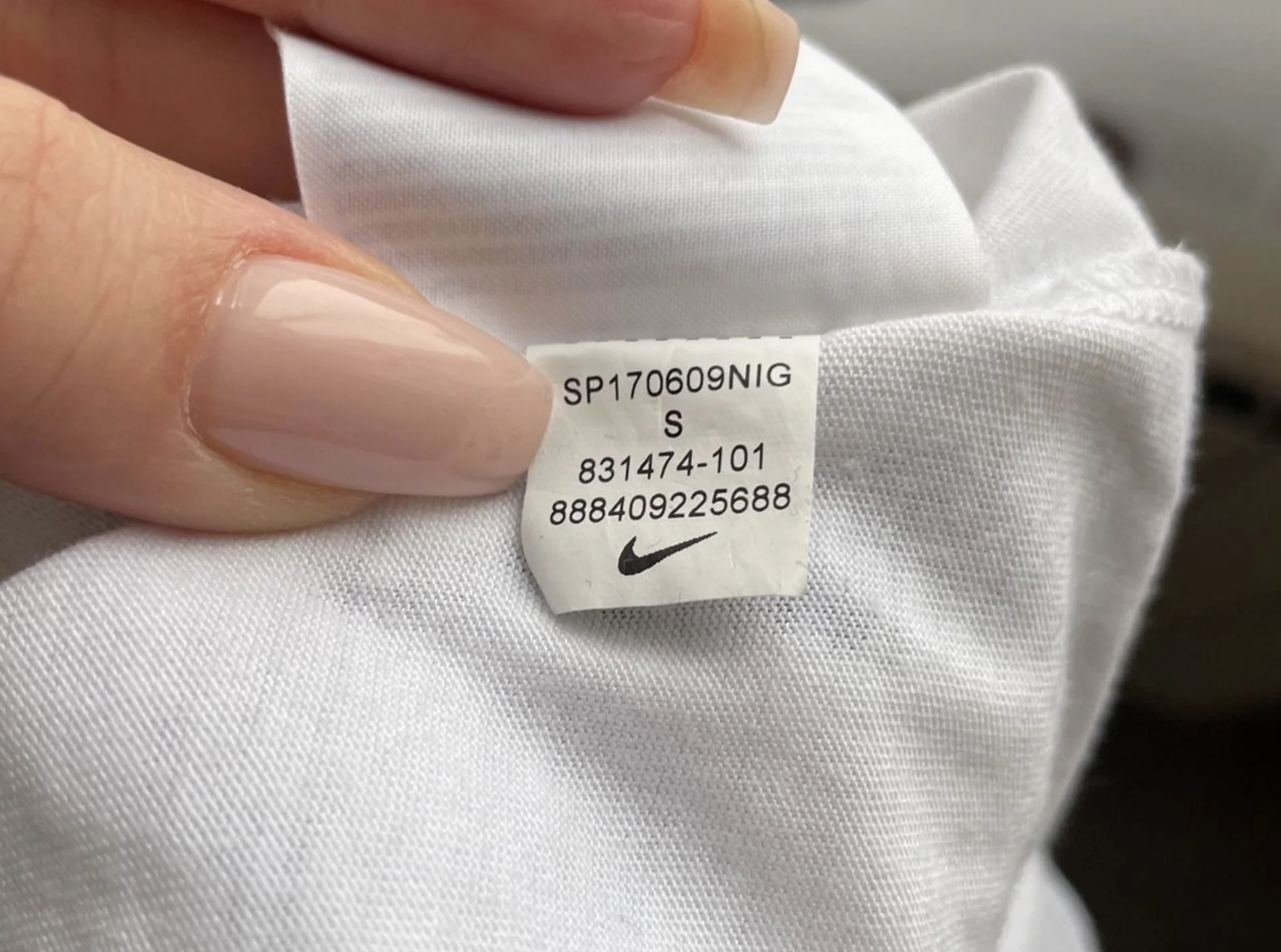 Оригинальные спортивные футболки Nike и Guess - миниатюра 5
