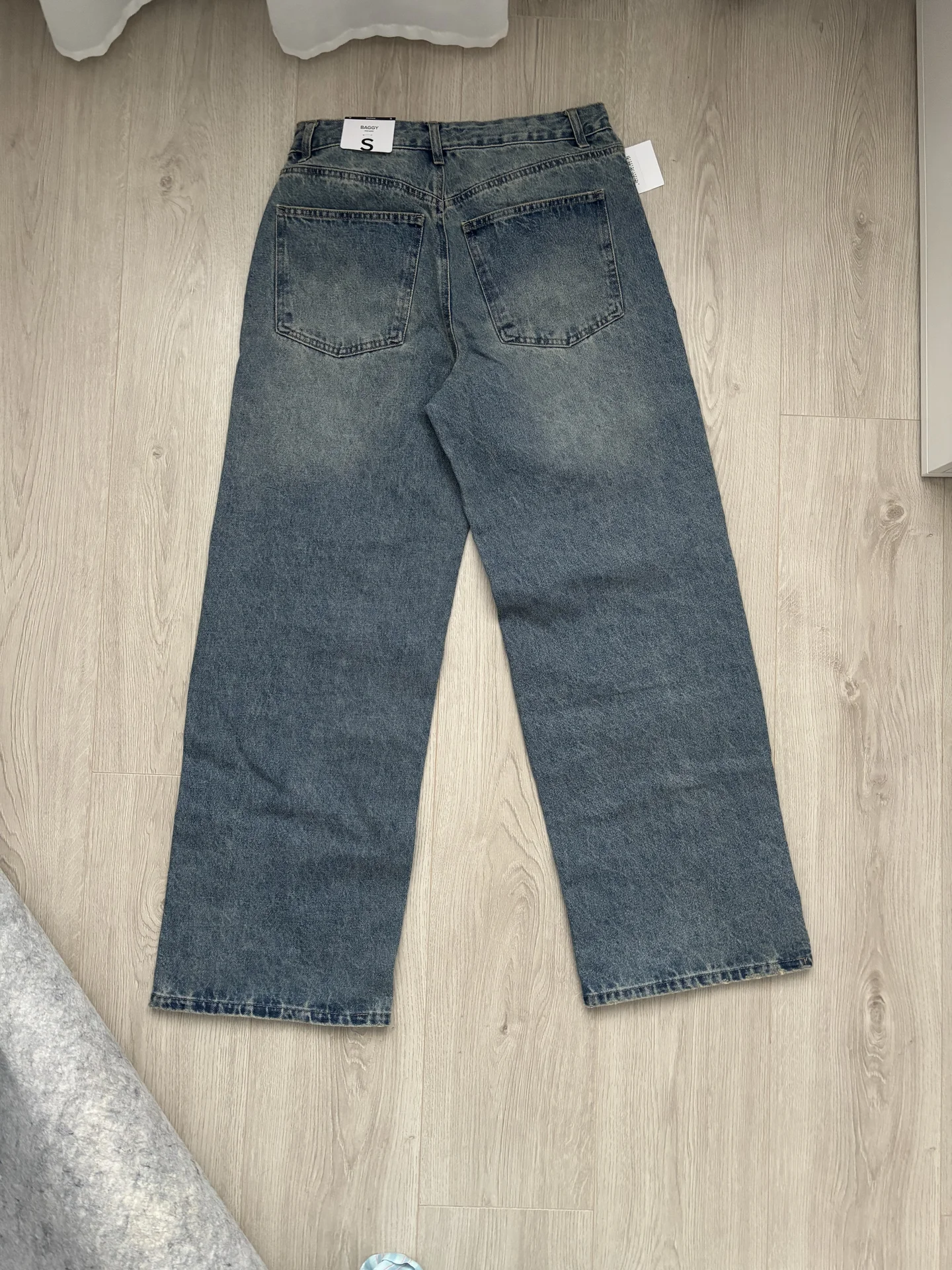 Джинсы baggy fit со складками и стразами - миниатюра 3