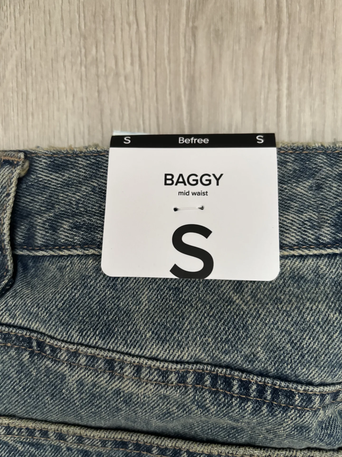 Джинсы baggy fit со складками и стразами - миниатюра 4