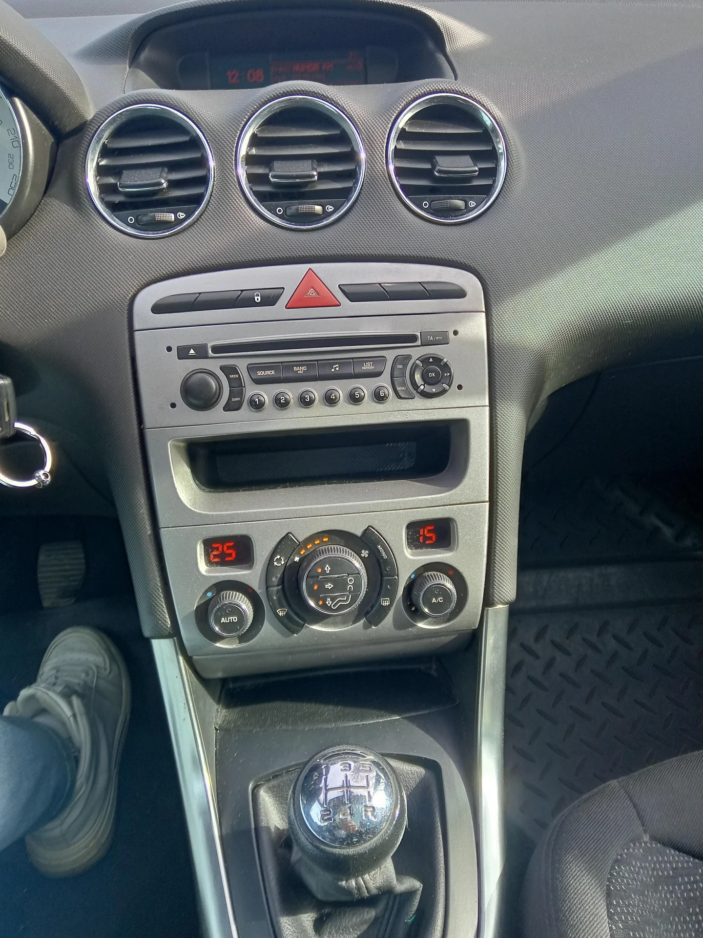 Peugeot 308sw 2010  •  Универсал 5 дв. I  •  120 л.с. (1.6 MT) - миниатюра 6