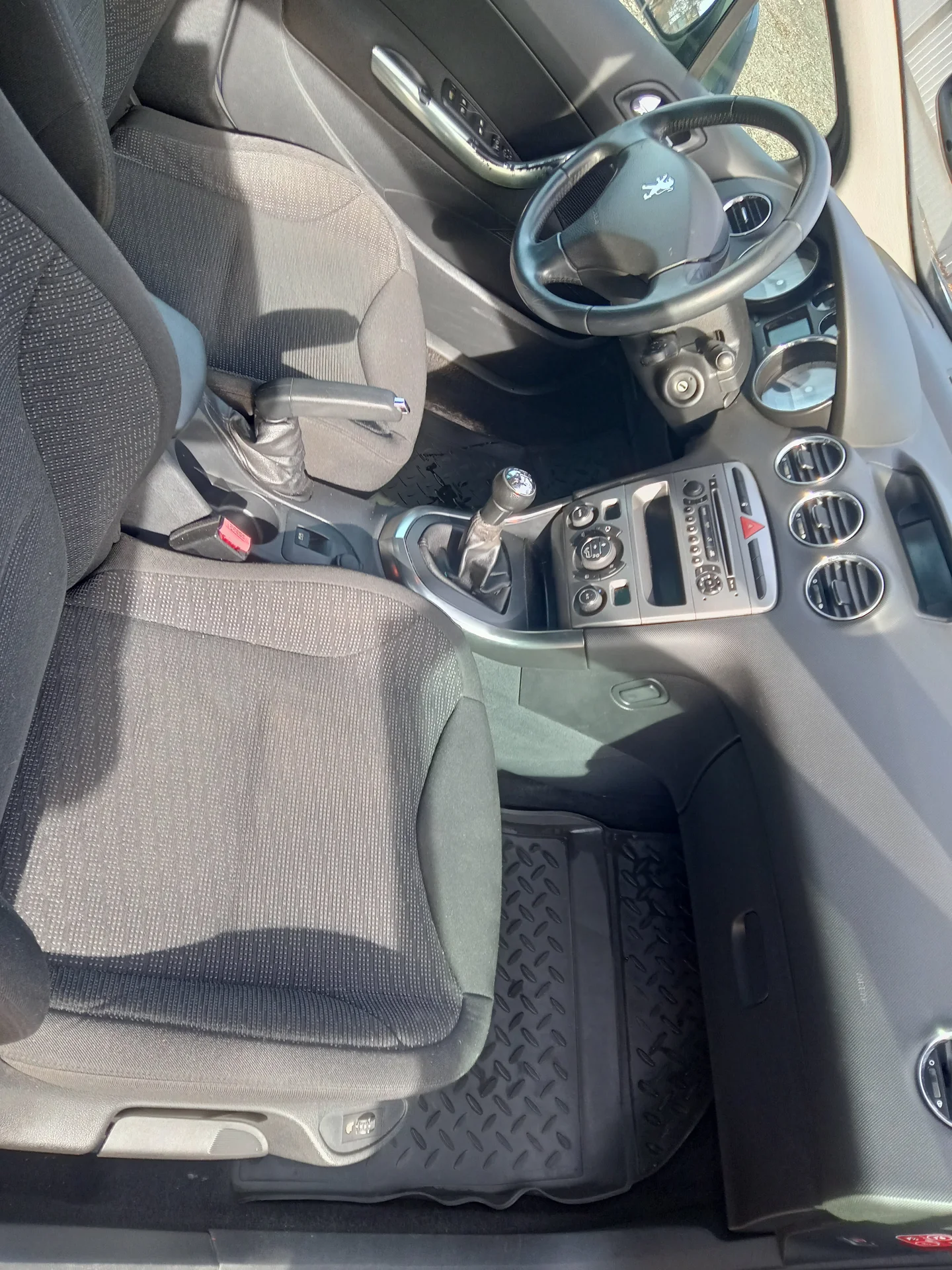 Peugeot 308sw 2010  •  Универсал 5 дв. I  •  120 л.с. (1.6 MT) - миниатюра 7