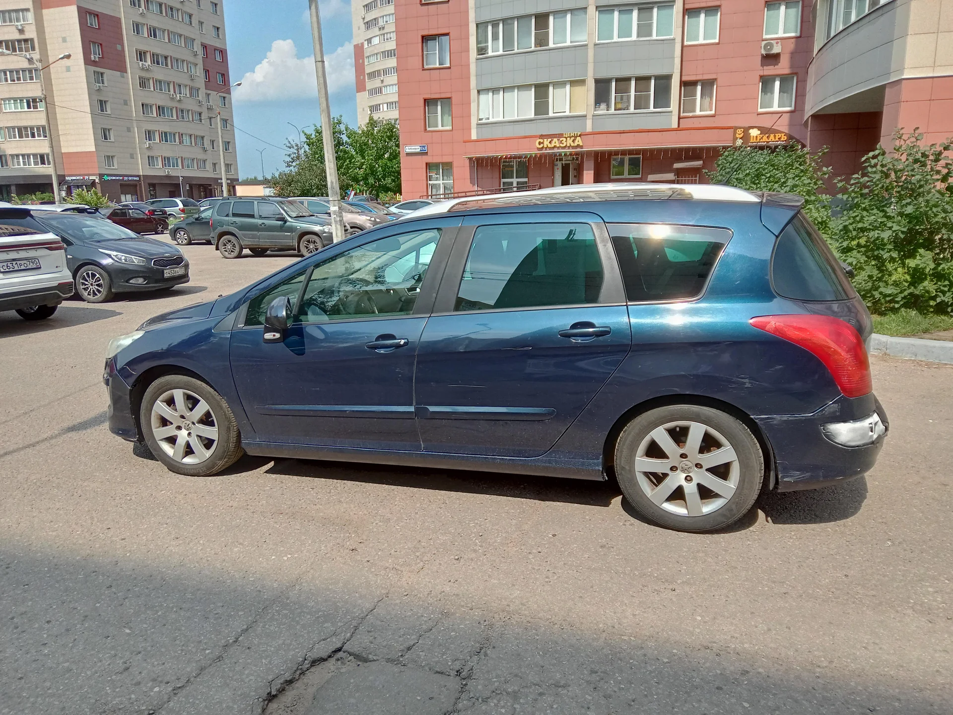 Peugeot 308sw 2010  •  Универсал 5 дв. I  •  120 л.с. (1.6 MT) - миниатюра 2