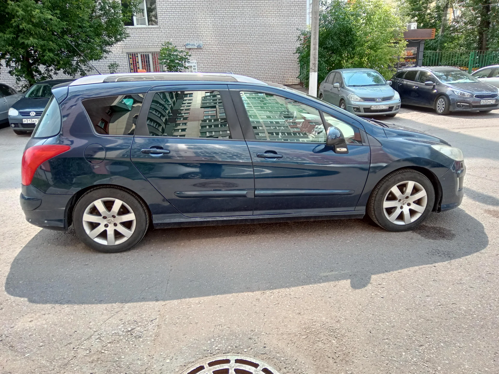 Peugeot 308sw 2010  •  Универсал 5 дв. I  •  120 л.с. (1.6 MT) - миниатюра 3