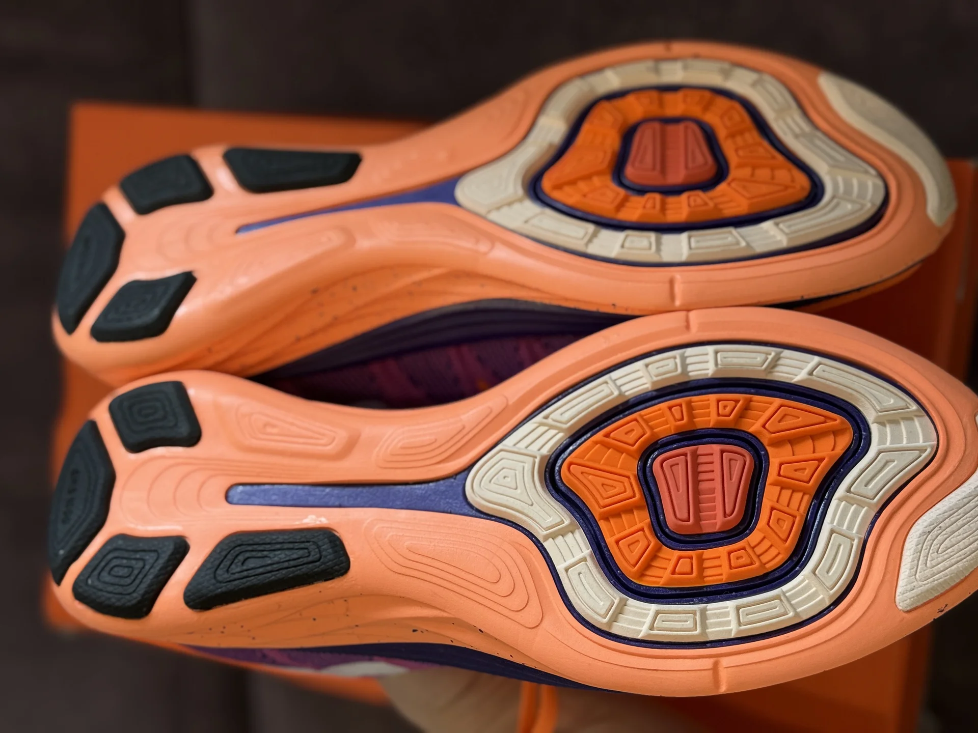 Новые женские кроссовки Nike - миниатюра 3