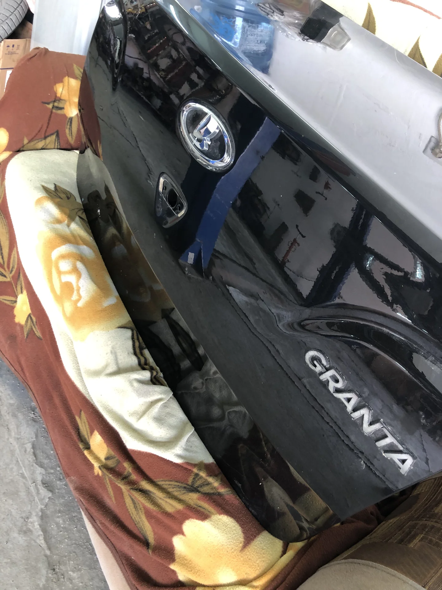 Крышка багажника LADA GRANTA - изображение 1
