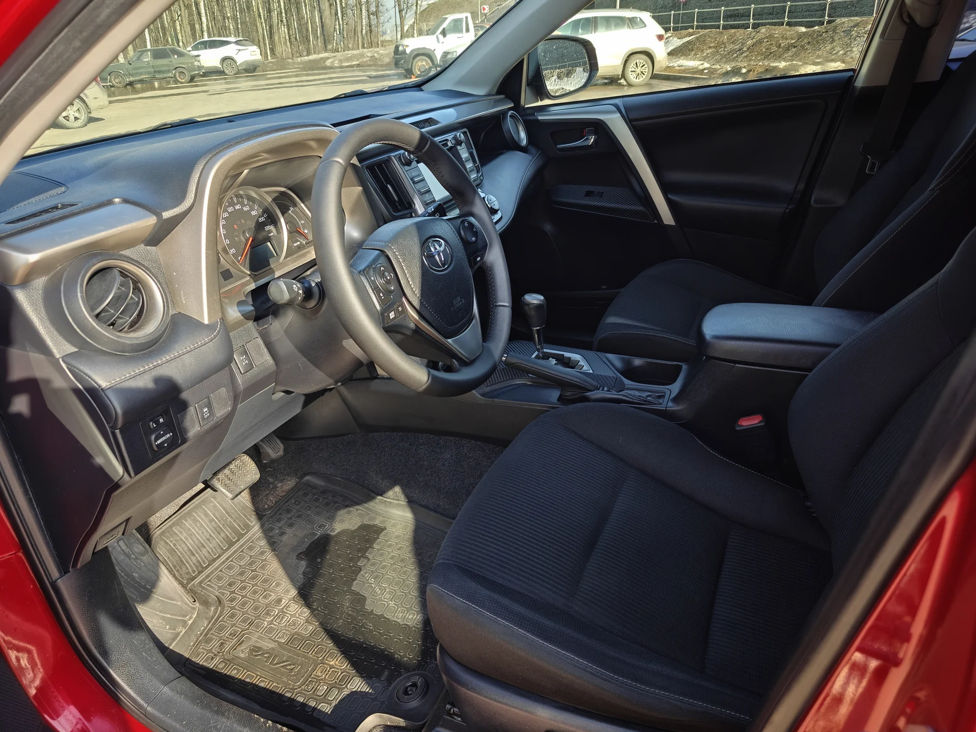 Toyota Rav 4 (2013) - миниатюра 11