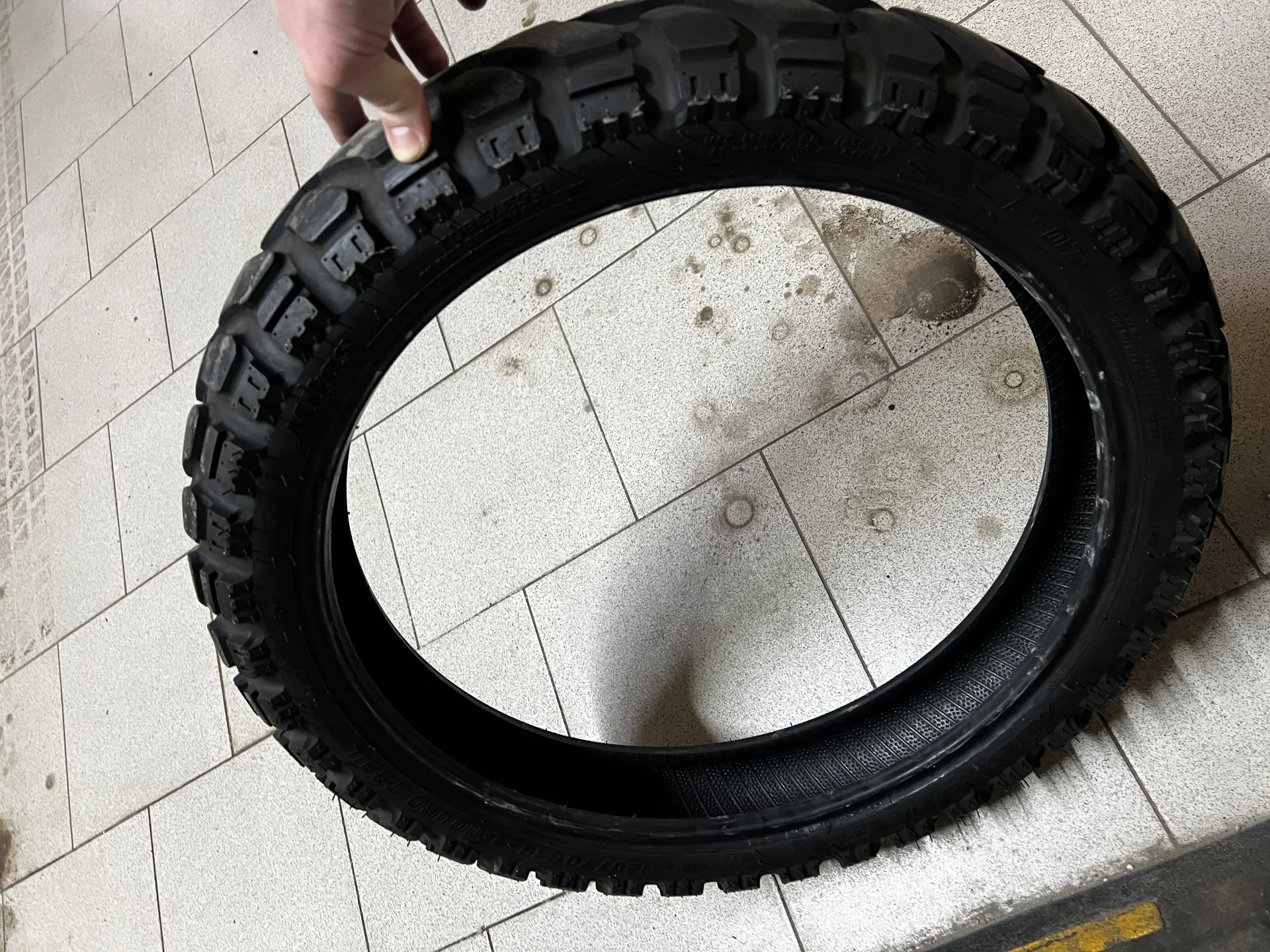 Резина 120 70 R19 - изображение 1