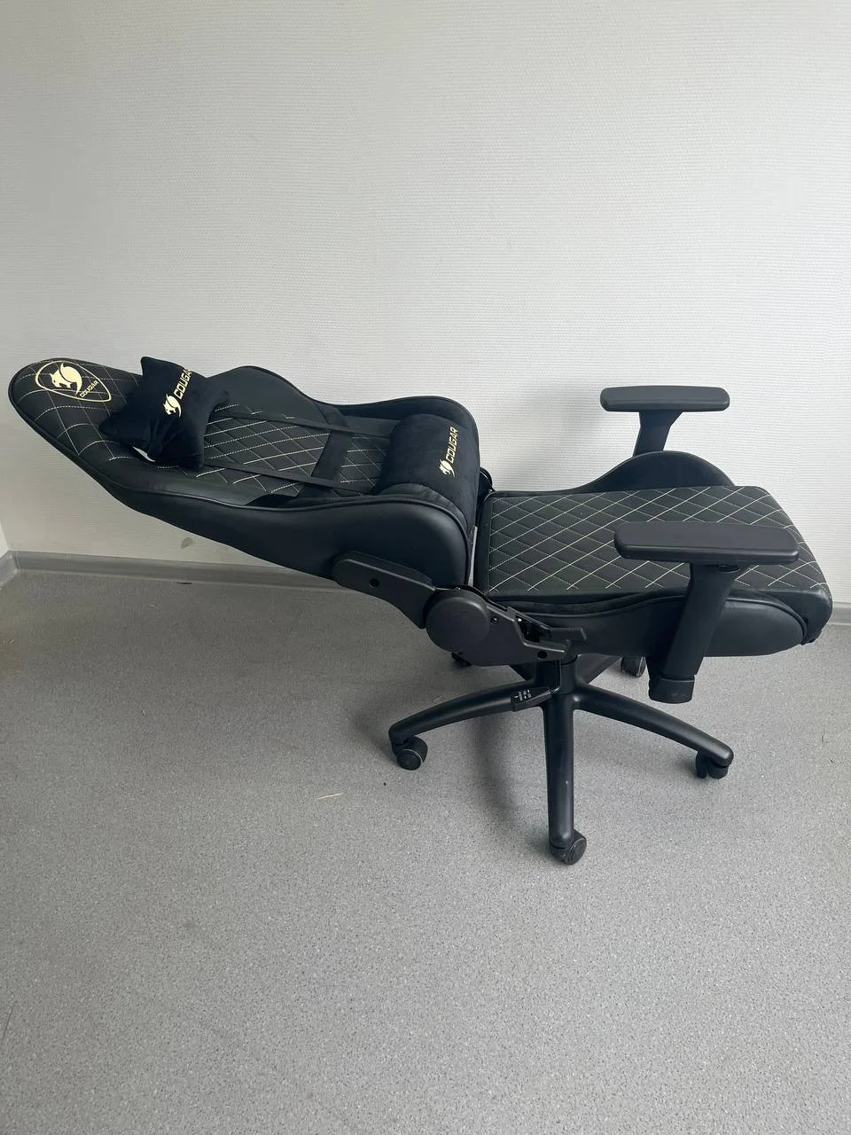 Кресло компьютерное Cougar Armor One Royal - миниатюра 3
