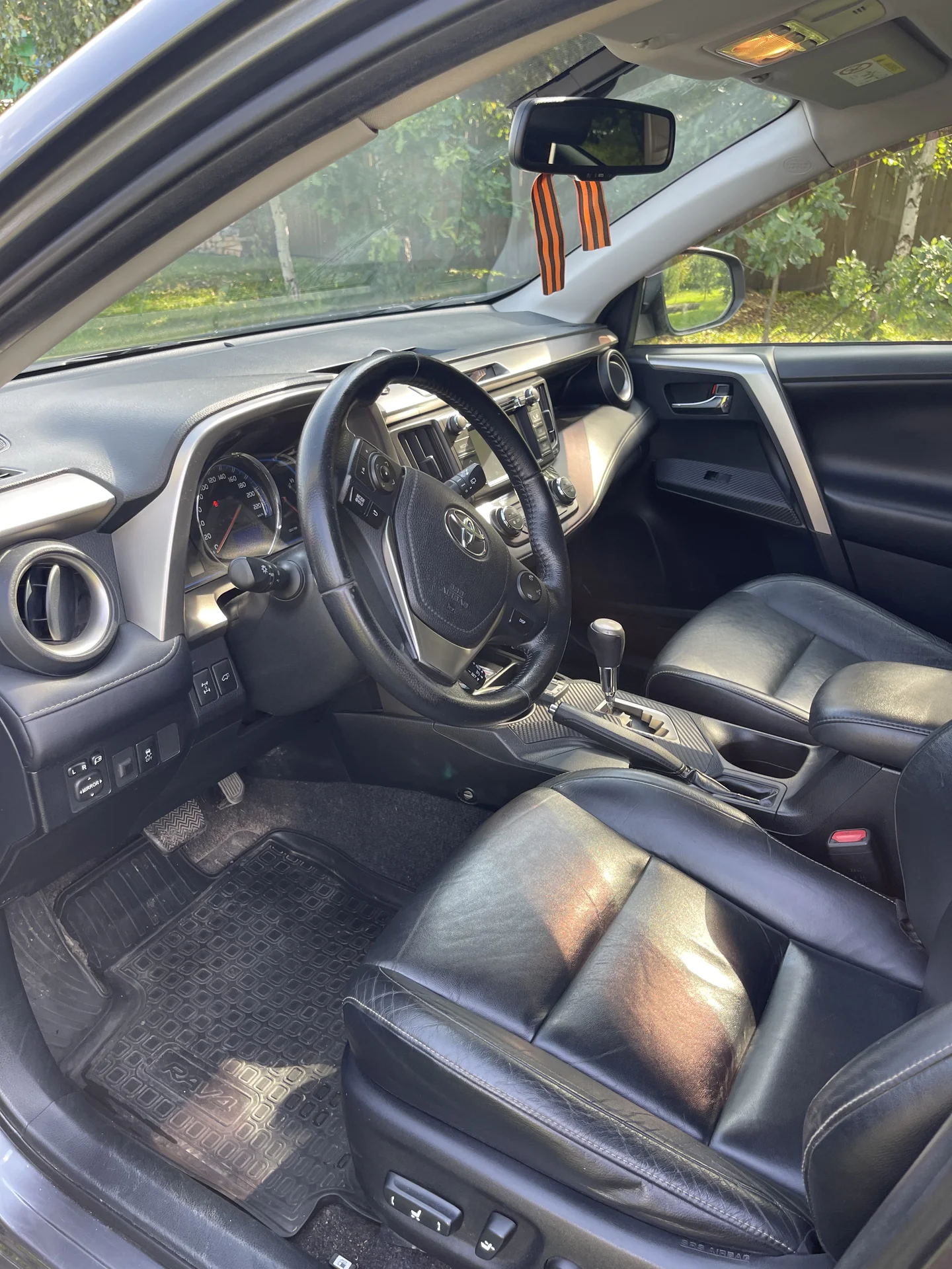 Toyota rav4 - миниатюра 2