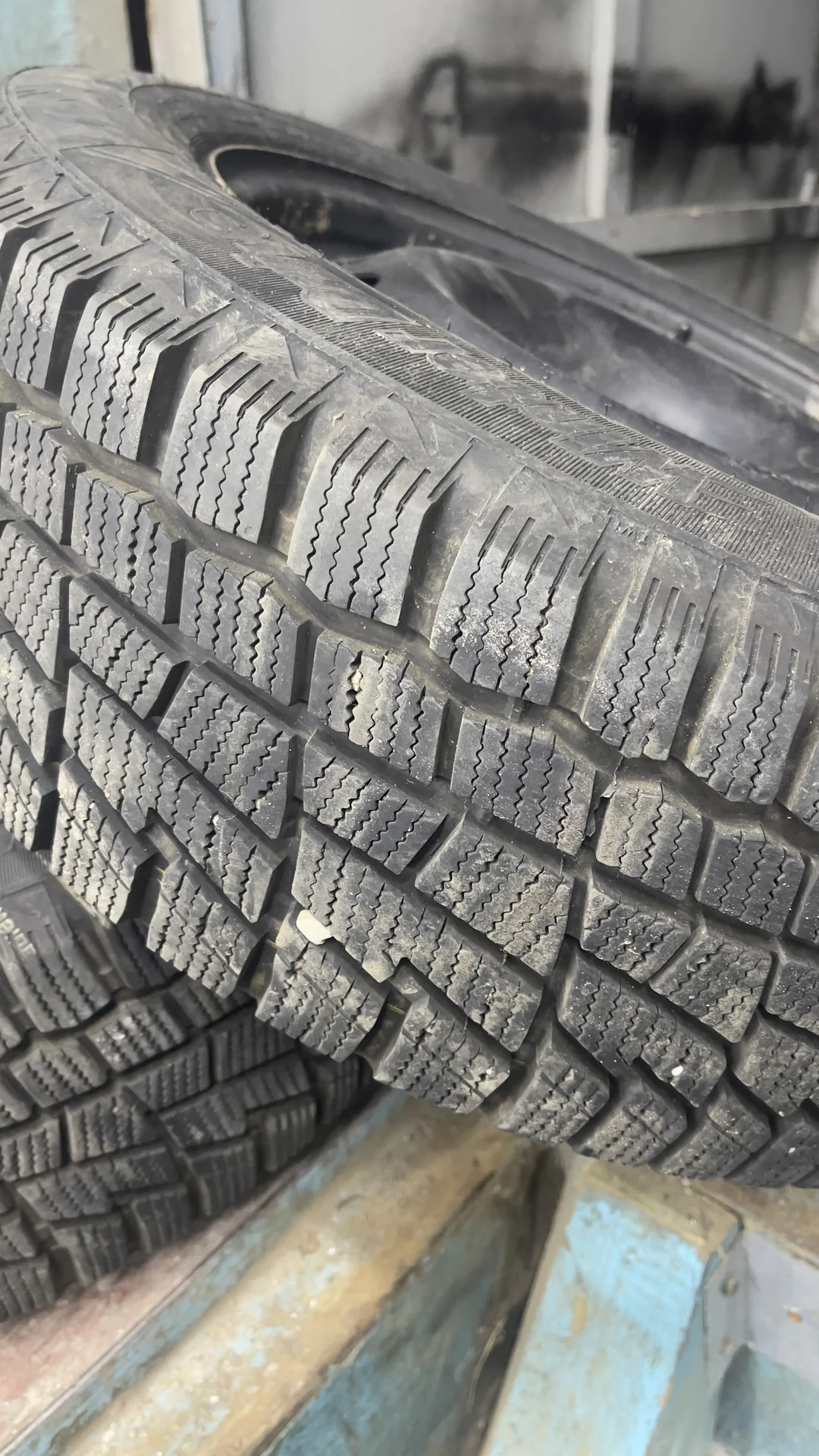 Зимняя резина 205/60 R16 - миниатюра 2