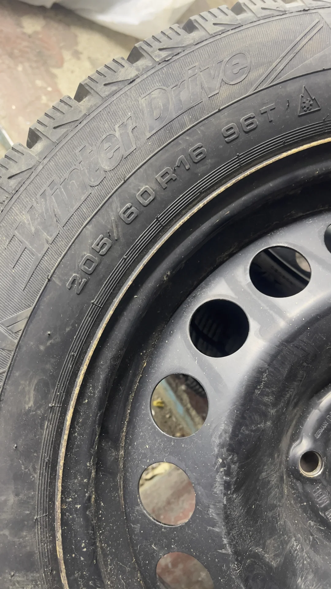 Зимняя резина 205/60 R16 - миниатюра 3