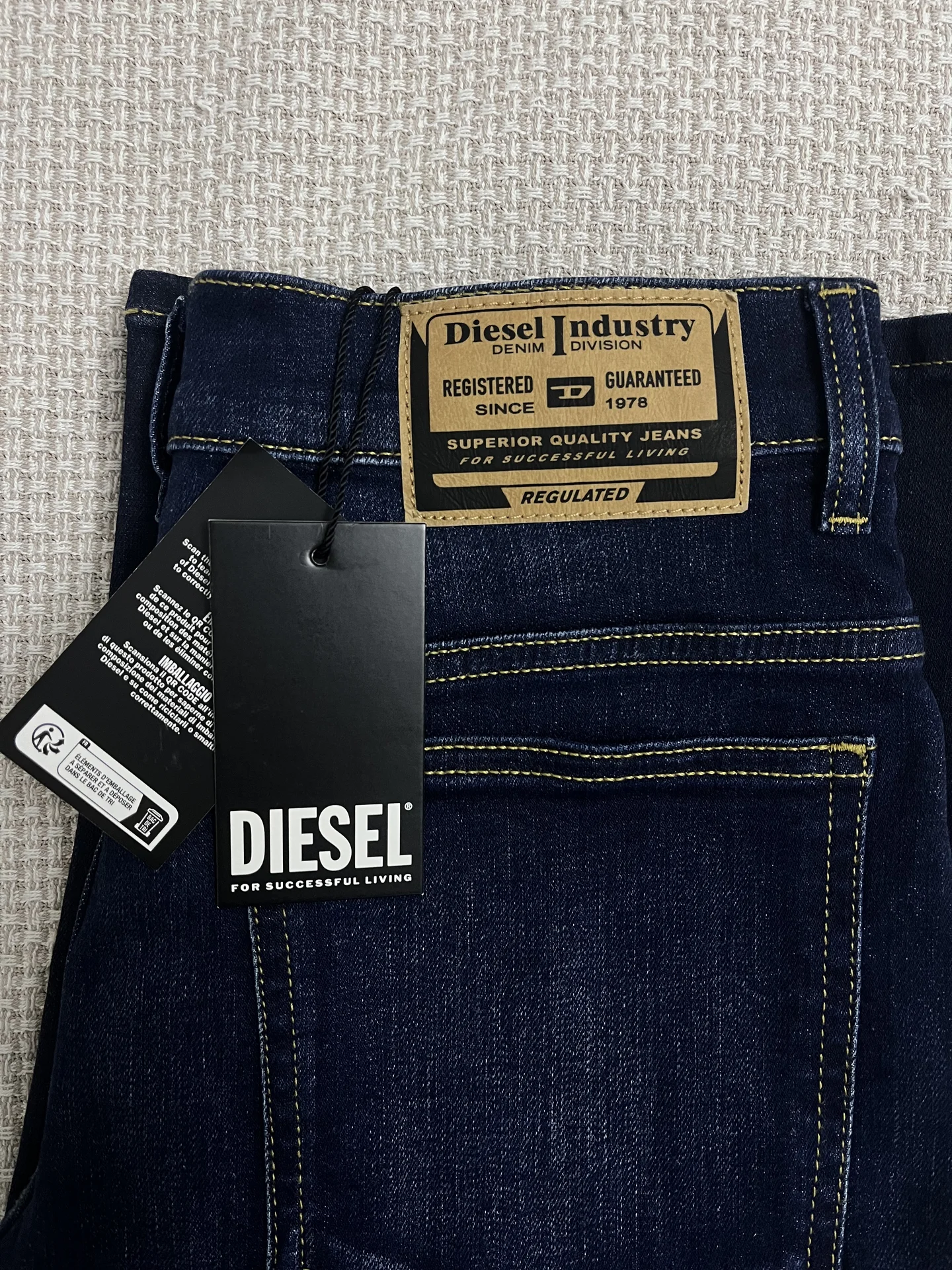 Джинсы Diesel - миниатюра 2