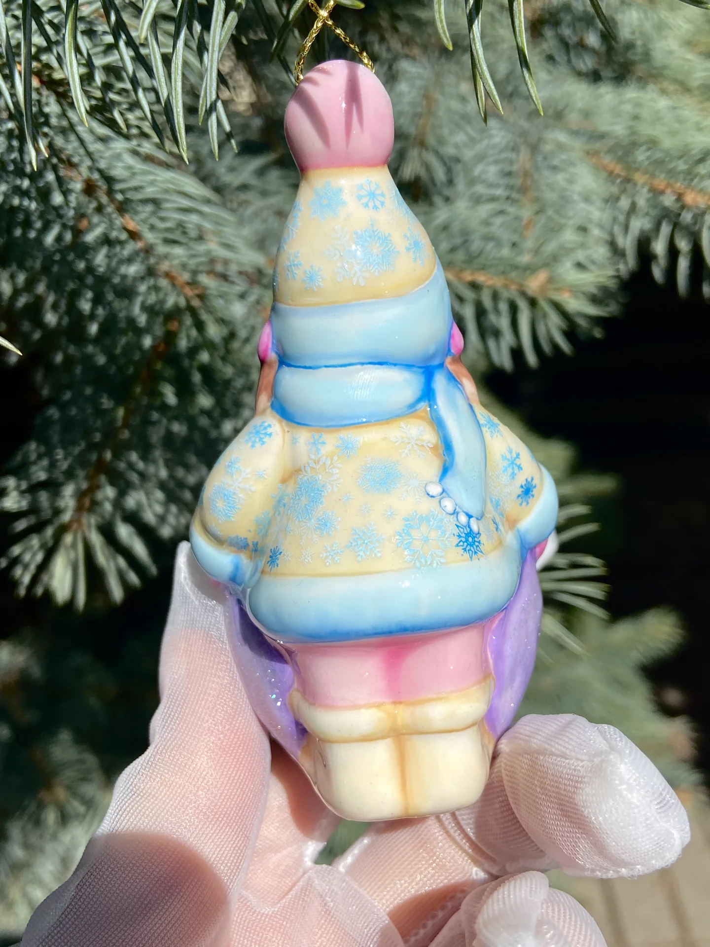 Елочная игрушка . Девочка с снежком - миниатюра 5