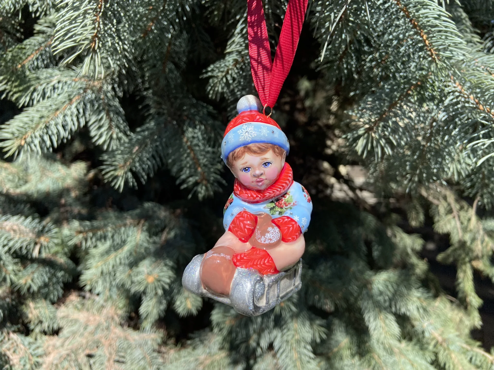 Елочная игрушка ,, Мальчик на санках ,,
