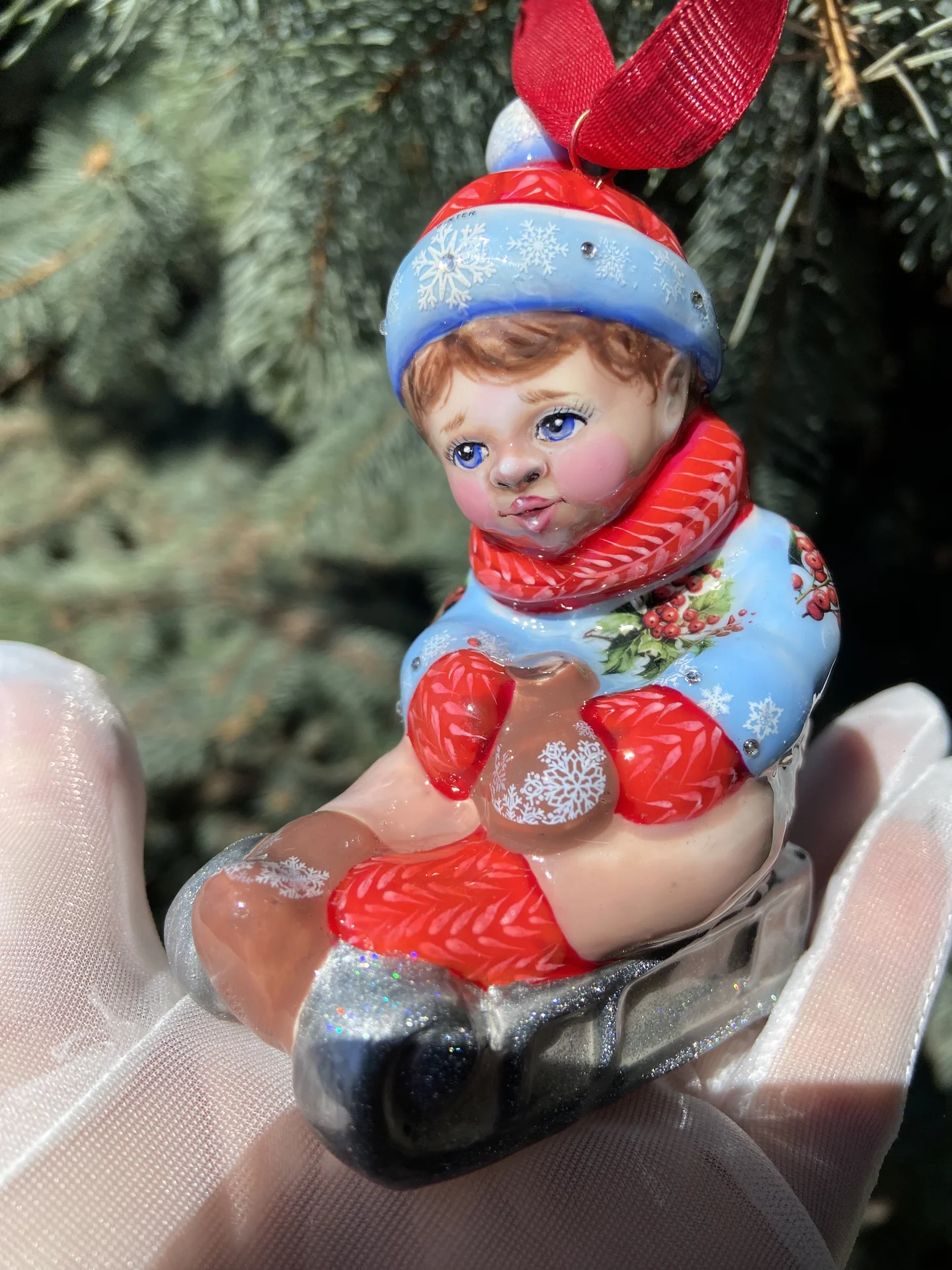 Елочная игрушка ,, Мальчик на санках ,, - миниатюра 2