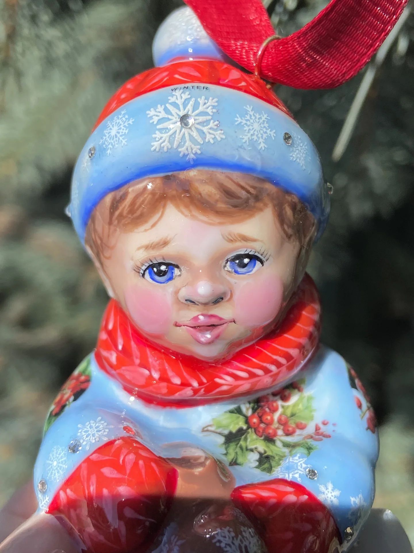 Елочная игрушка ,, Мальчик на санках ,, - миниатюра 3