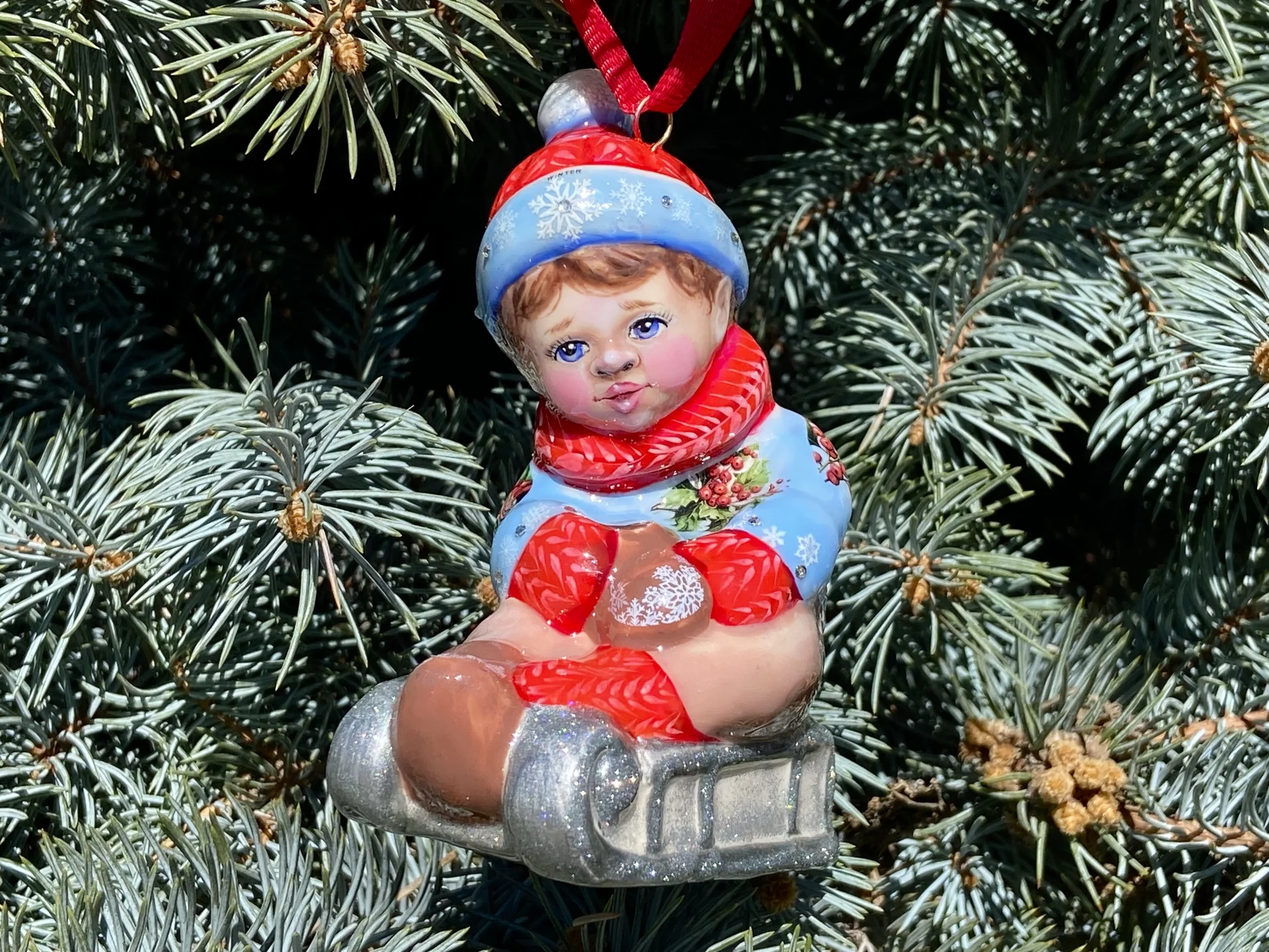 Елочная игрушка ,, Мальчик на санках ,, - миниатюра 6