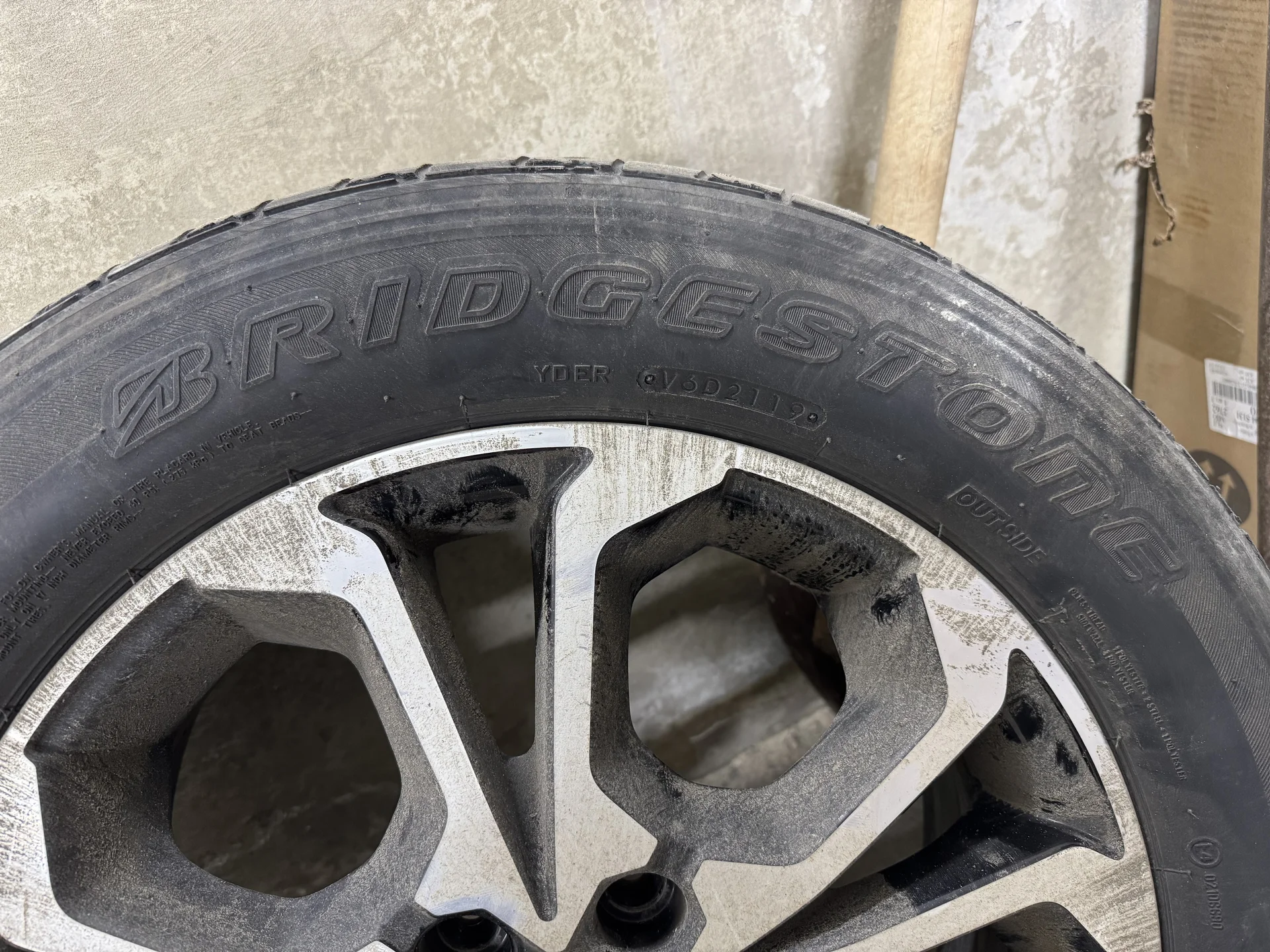 Летняя резина Bridgestone Dueler 215/60 R17 - миниатюра 2