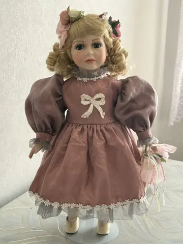 Кукла коллекционная фарфоровая