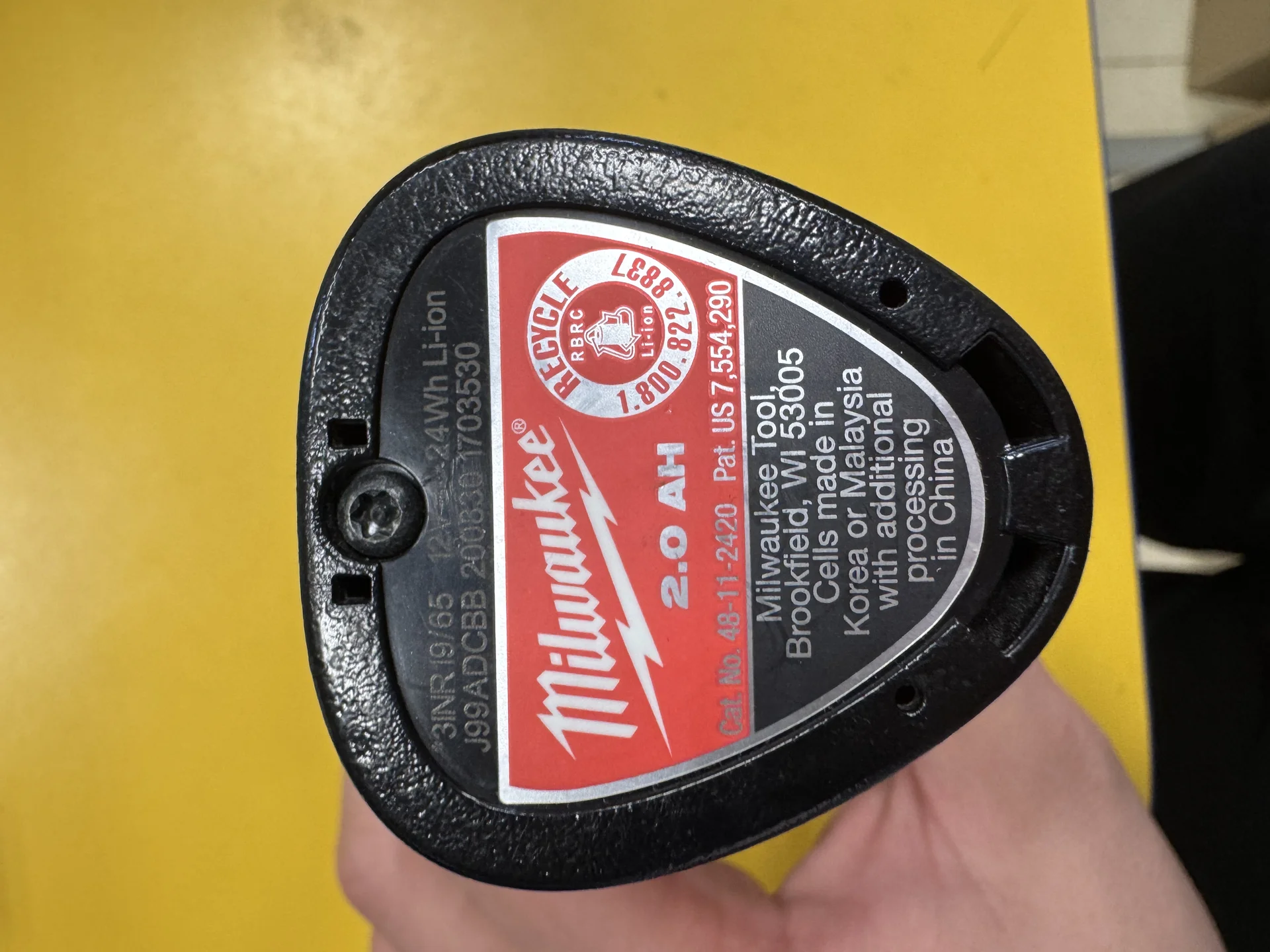 Шуруповерт импакт Milwaukee M12 2553-20 с акб и з/ - миниатюра 5