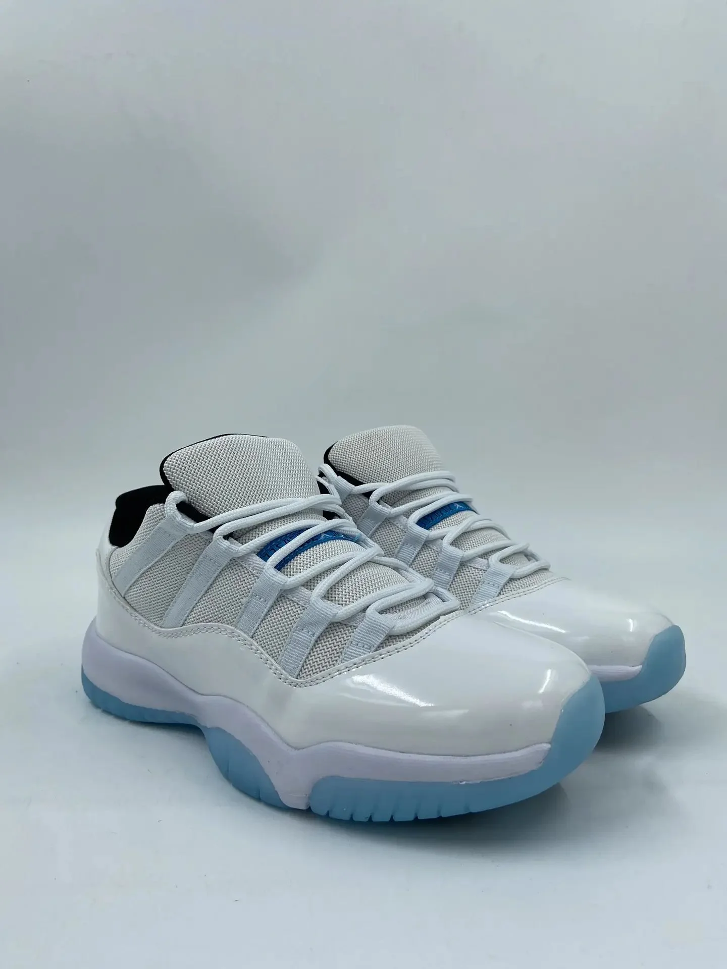 Кроссовки Jordan 11 белый размеры 37-41EUR - миниатюра 3
