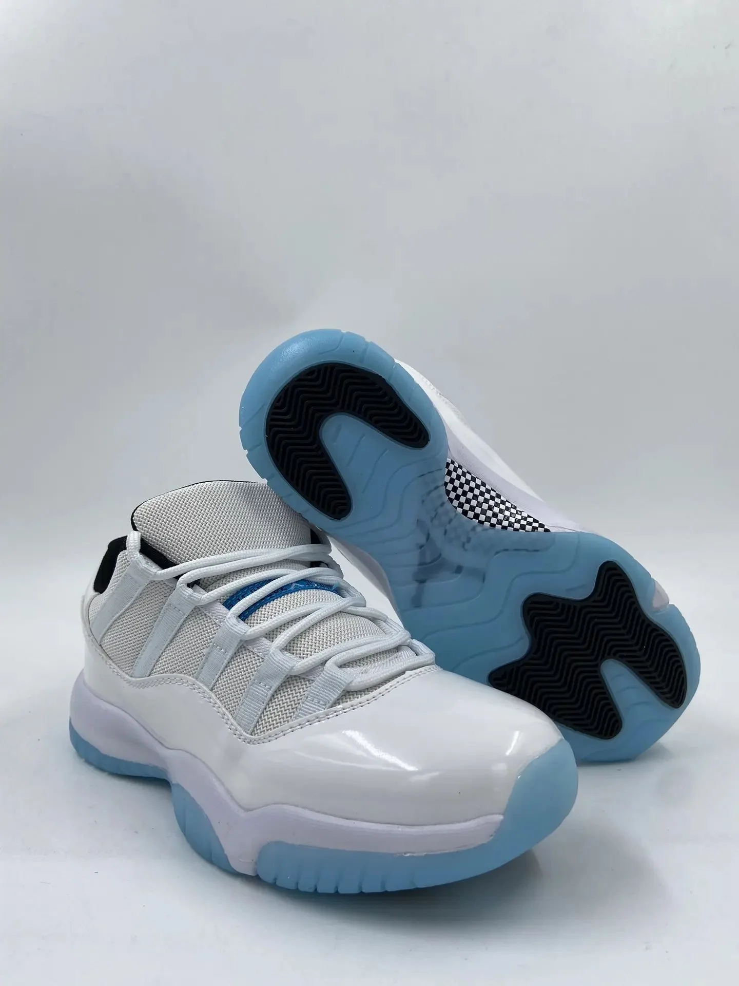 Кроссовки Jordan 11 белый размеры 37-41EUR - миниатюра 4