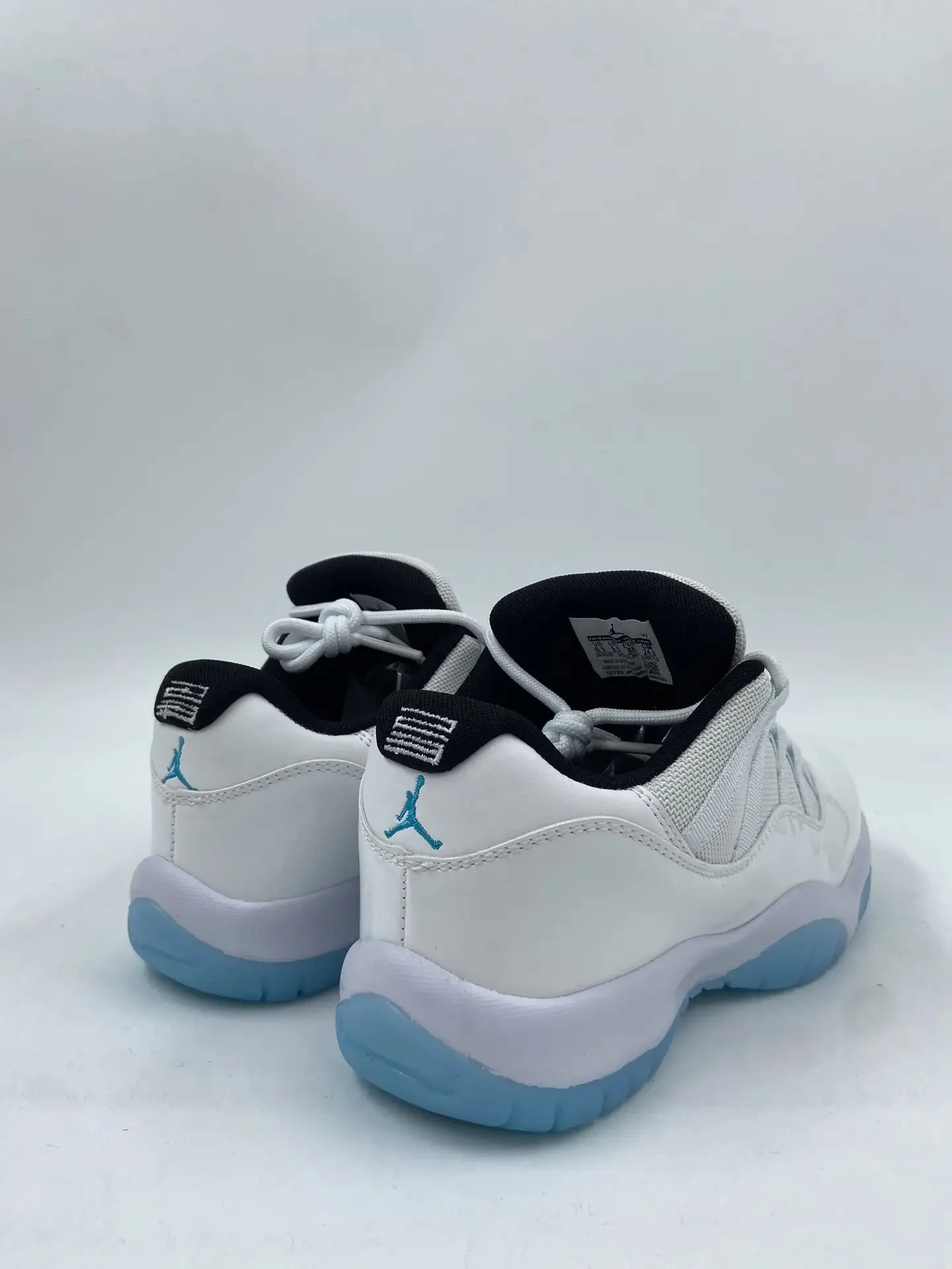 Кроссовки Jordan 11 белый размеры 37-41EUR - миниатюра 6