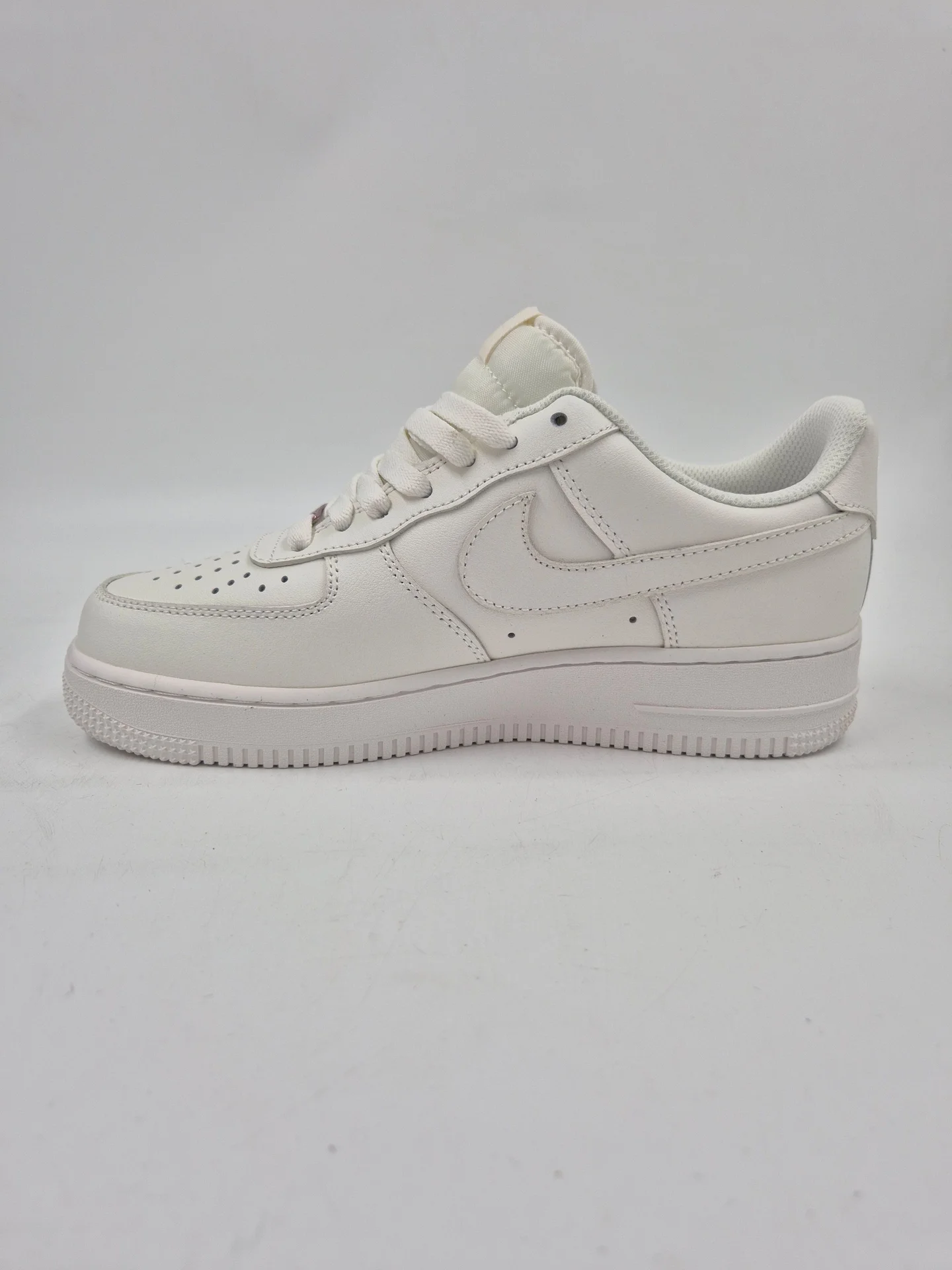 Кроссовки Nike Air Force 1 размеры 36-41 EUR - миниатюра 6