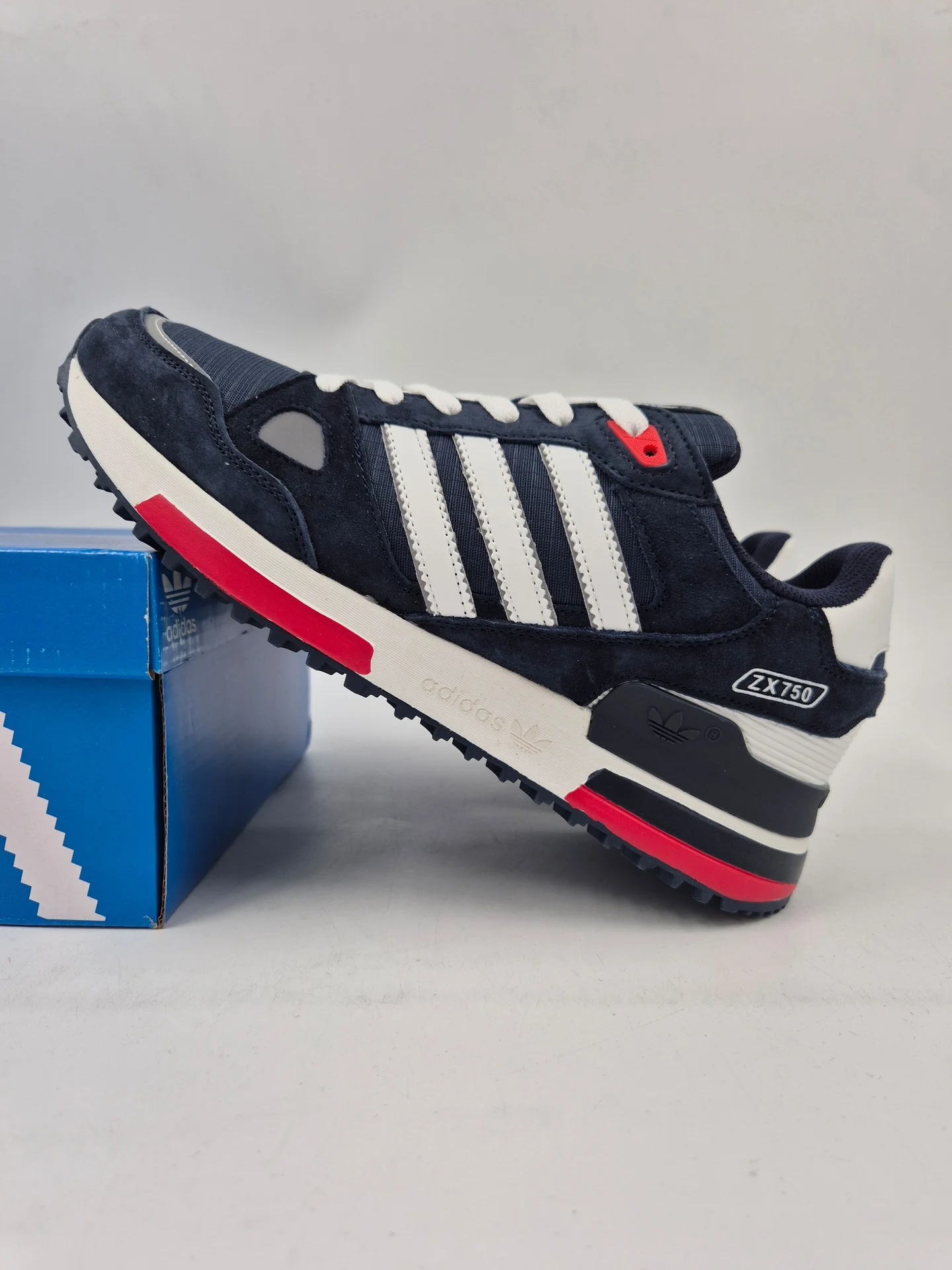 Кроссовки Adidas ZX750 размеры 41-46 EUR - миниатюра 4