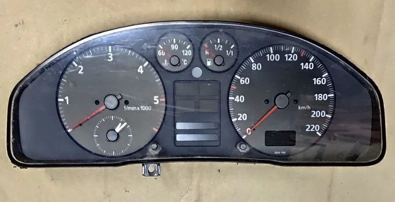 Щиток приборов Audi A4 1.9 2004 - изображение 1