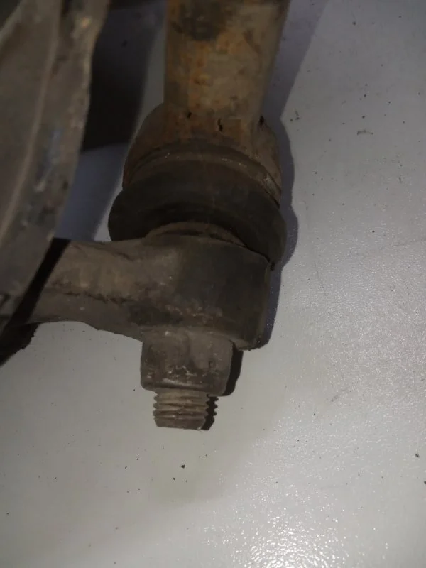 Кулак поворотный Mercedes-Benz w202 2.2 1995 - миниатюра 4