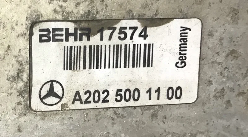 Интеркулер Mercedes-Benz CLK-class W208 2.0 1999 - миниатюра 2