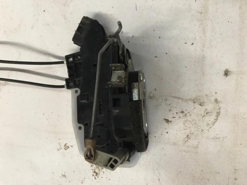 Замок двери передний правый Nissan Almera G15 1.6 - миниатюра 2
