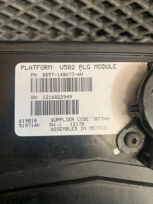 Блок доводчика багажника Ford Explorer U502 - миниатюра 2