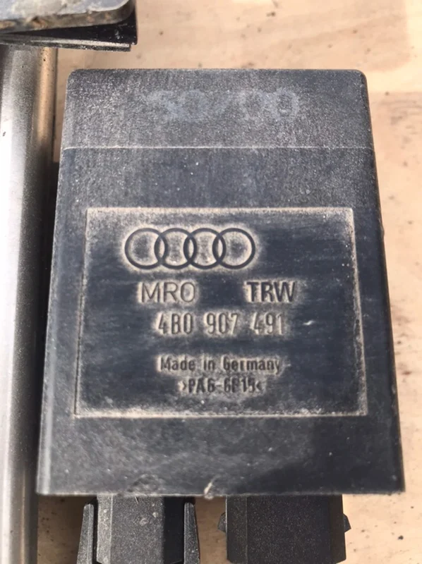 Шторка багажника Audi A6 C5 2.5TDI 1999 - миниатюра 2