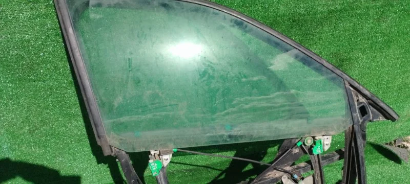 Стекло переднее правое Audi A6 C5 2.5 ТД 1999 - миниатюра 3