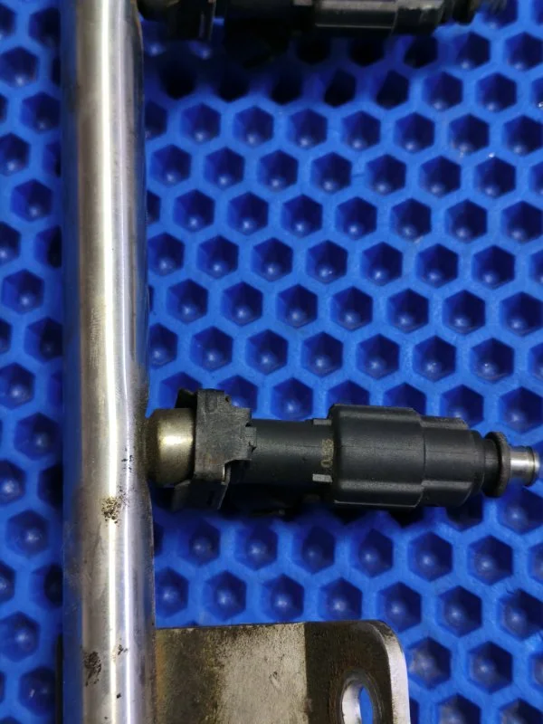 Топливная рампа KIA Magentis MG 2.0 2007 - миниатюра 6