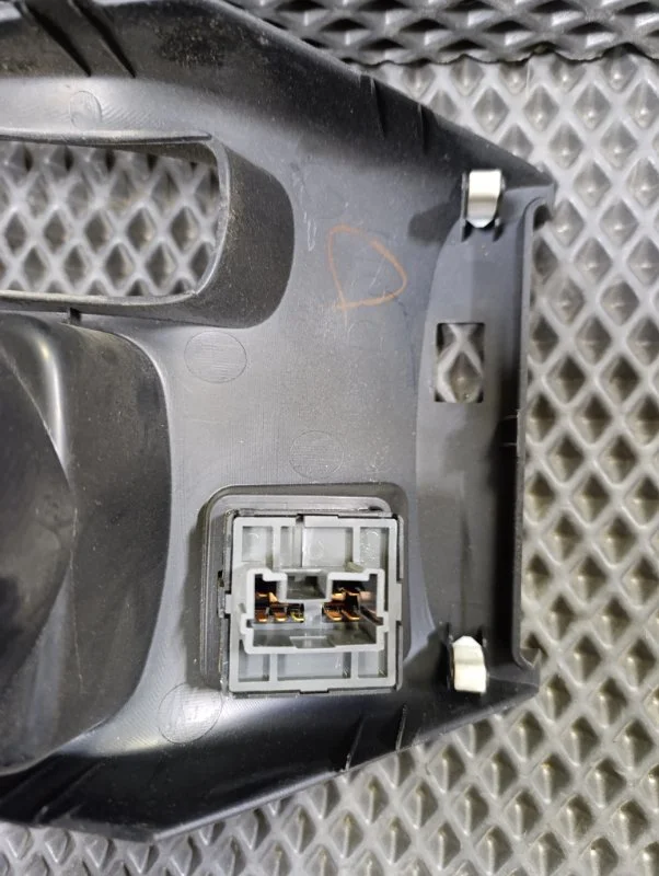 Подстаканник Mitsubishi lancer x CY 4B10 2007 - миниатюра 5