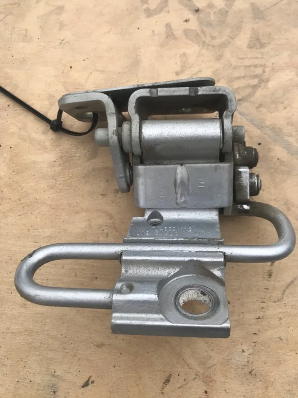 Петля двери Volkswagen GOLF IV Variant 1J5 AZD - миниатюра 3