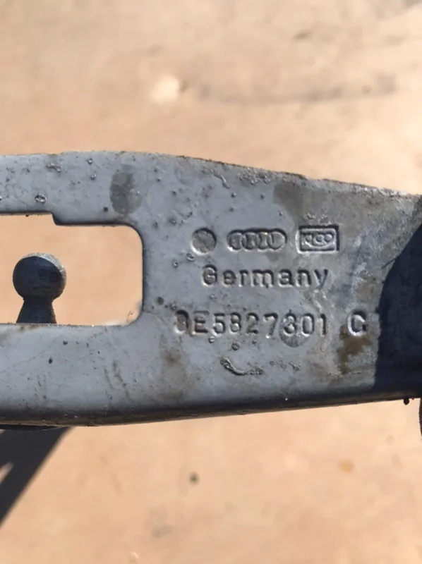 Петля багажника Audi A4 B6 2004 - миниатюра 3