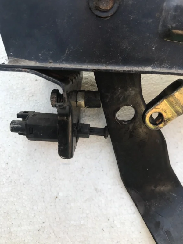 Педаль сцепления Chery Fora A21 SQR484F 2010 - миниатюра 3