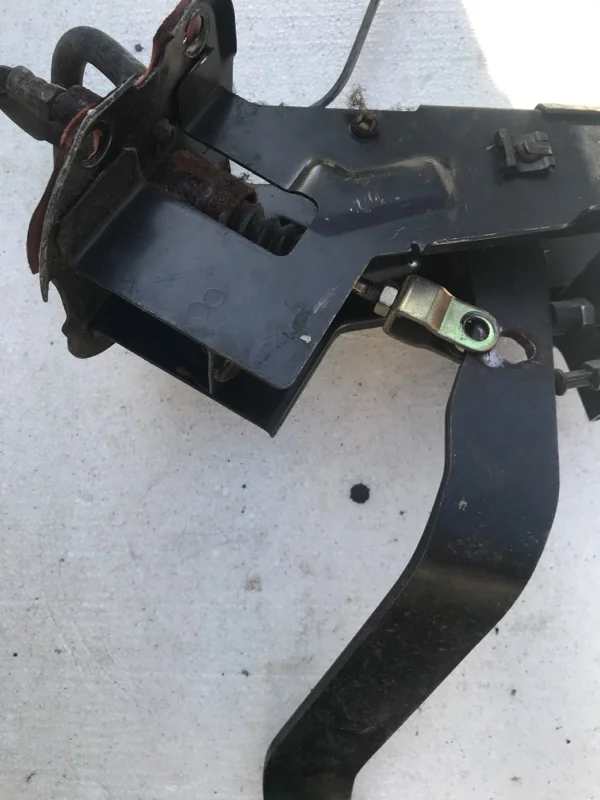 Педаль сцепления Chery Fora A21 SQR484F 2010 - миниатюра 4