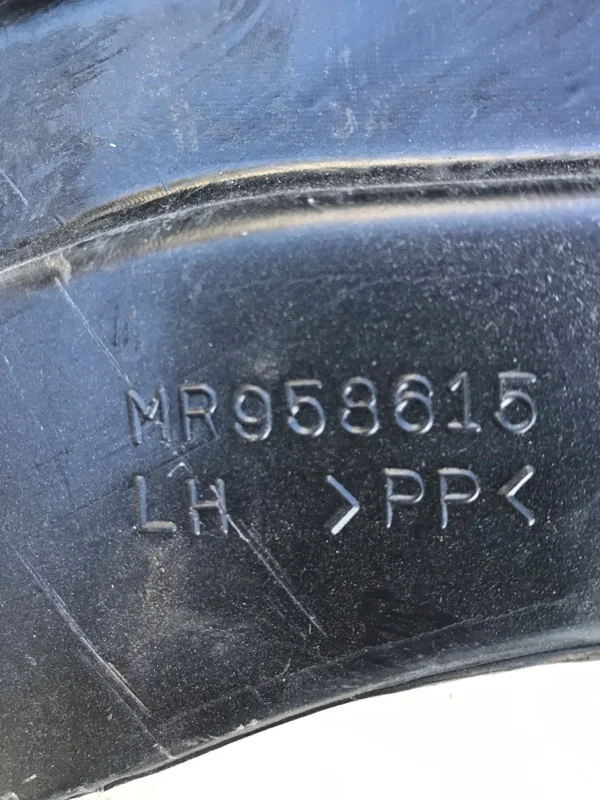 Воздуховод Mitsubishi lancer - миниатюра 3