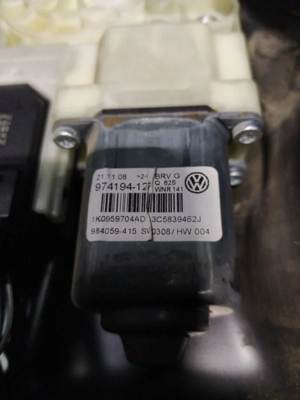 Стеклоподъемник VOLKSWAGEN Passat B6 2009 - миниатюра 3