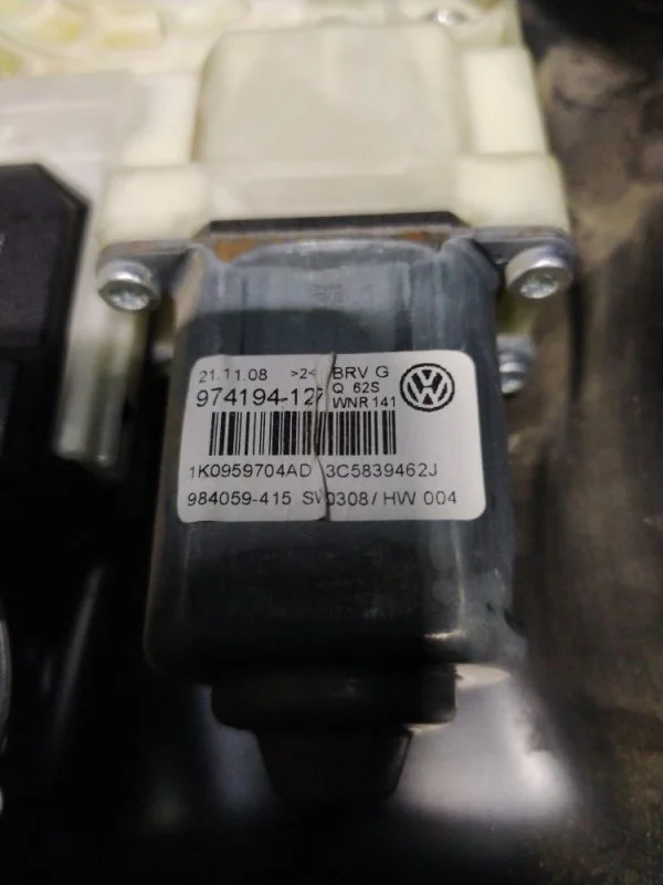 Стеклоподъемник VOLKSWAGEN Passat B6 2009 - миниатюра 4