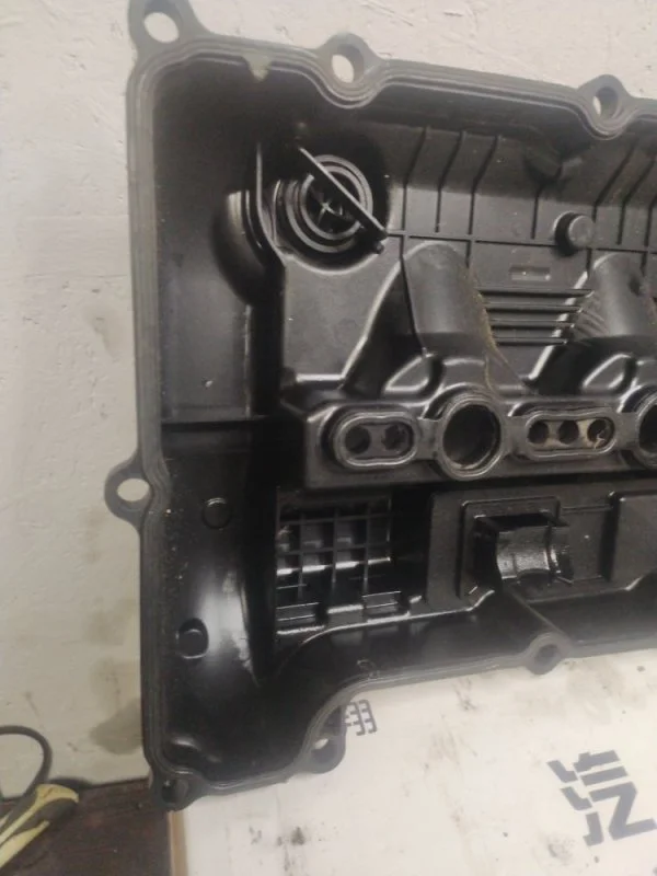 Крышка клапанов Mitsubishi Delica 4N14 2019 - миниатюра 3