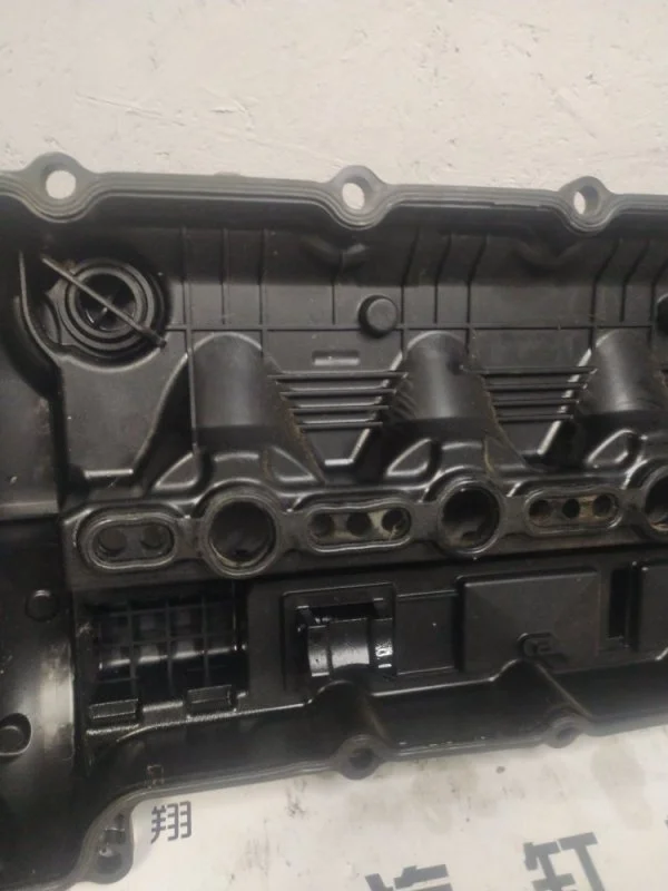 Крышка клапанов Mitsubishi Delica 4N14 2019 - миниатюра 4