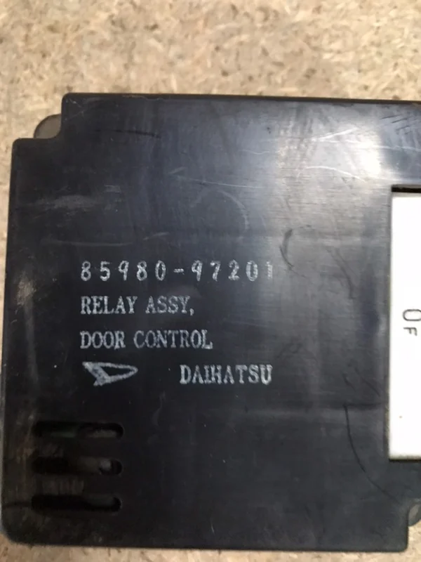Блок управления дверьми toyota duet M100A EJ 1999 - миниатюра 3