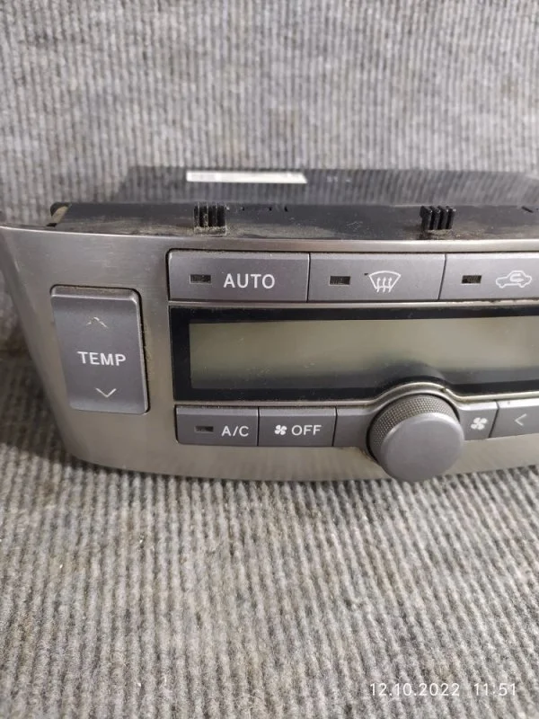 Блок управления климат-контролем Toyota Avensis - миниатюра 2