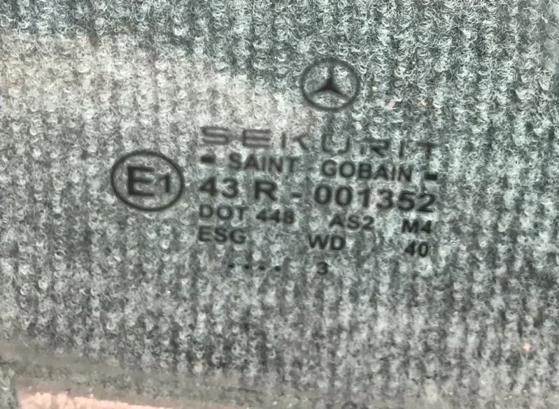 Стекло переднее правое Mercedes-Benz A160 W168 - миниатюра 2